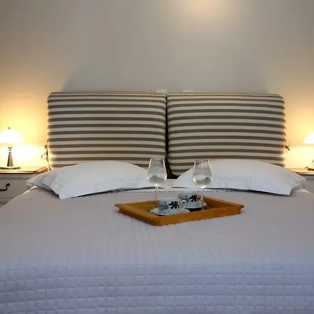 Maria דירה Tsoukaládhes